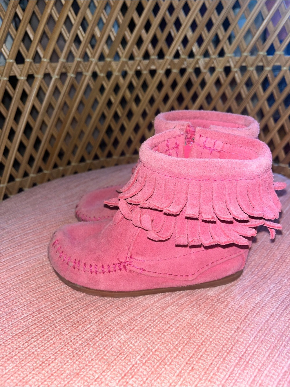 Kids pink suede moccasins